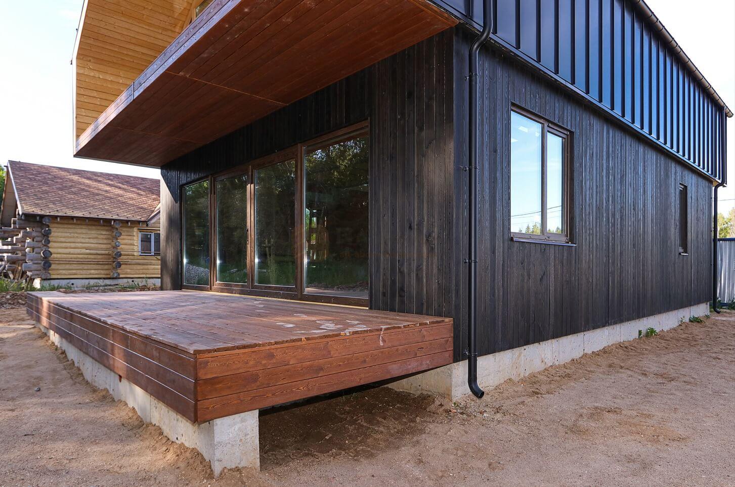 пример монтаж планкена на фасад дома