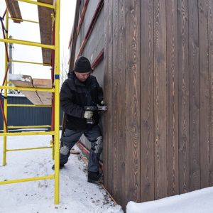 монтаж прямого планкена из лиственницы