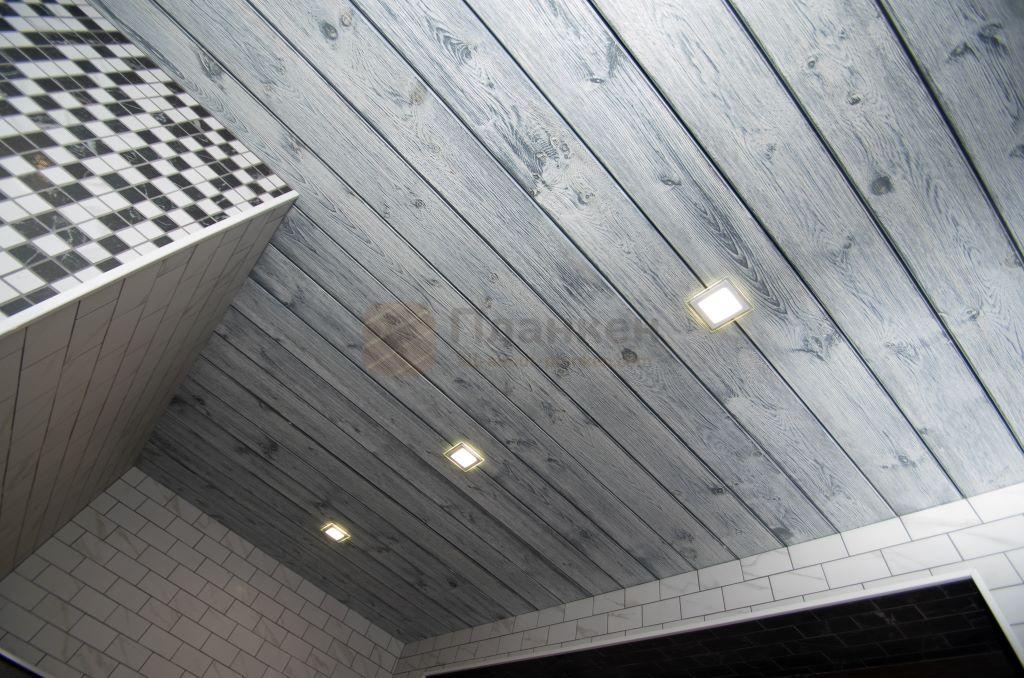 Планкен на потолке внутри дома