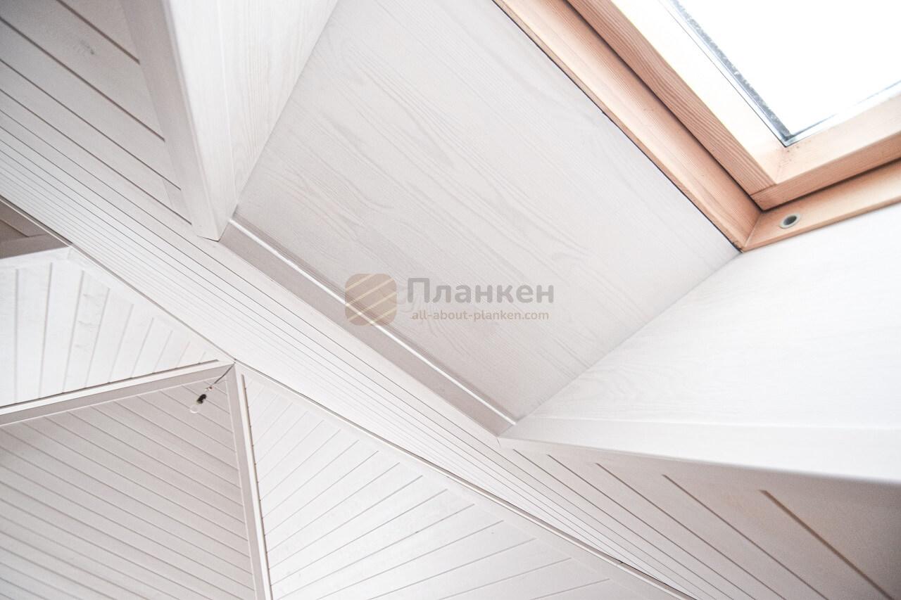 планкен на потолоке