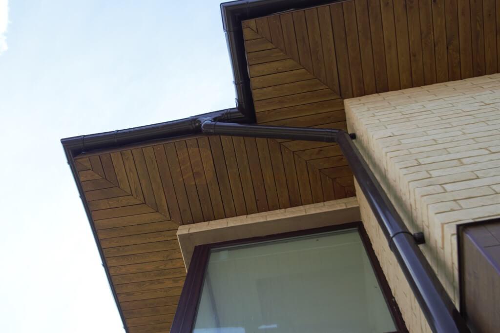 подшив свесов планкеном