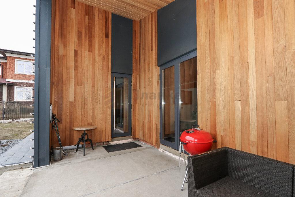 монтаж прямого планкена на фасад дома