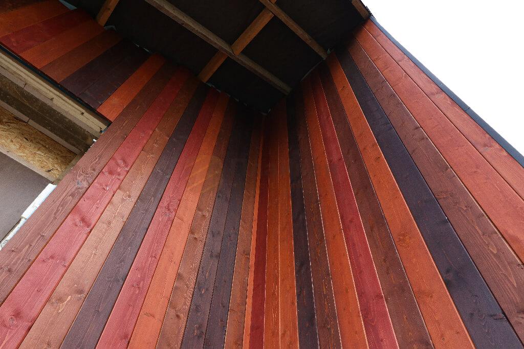 установка планкена на фасад частного дома