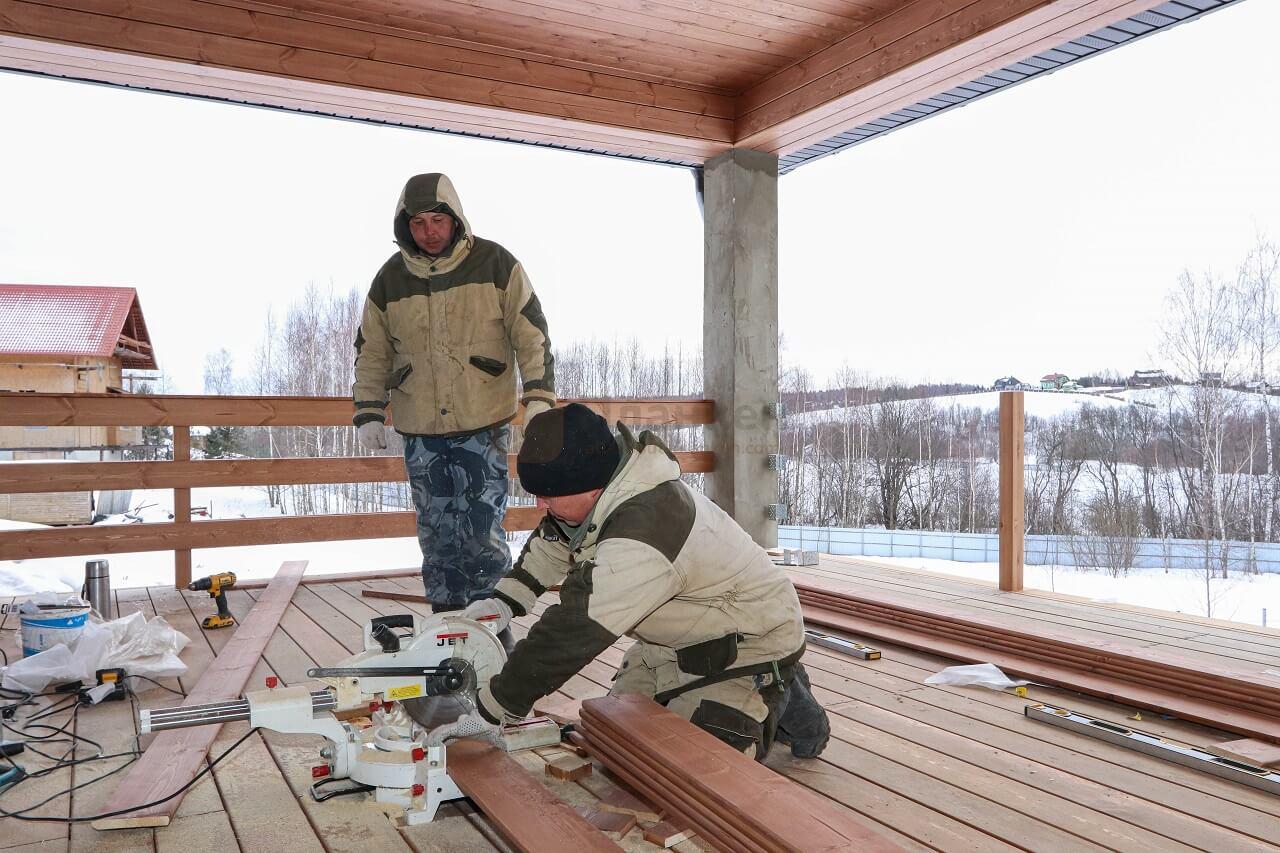 Заборы из планкена – доступно, красиво и практично