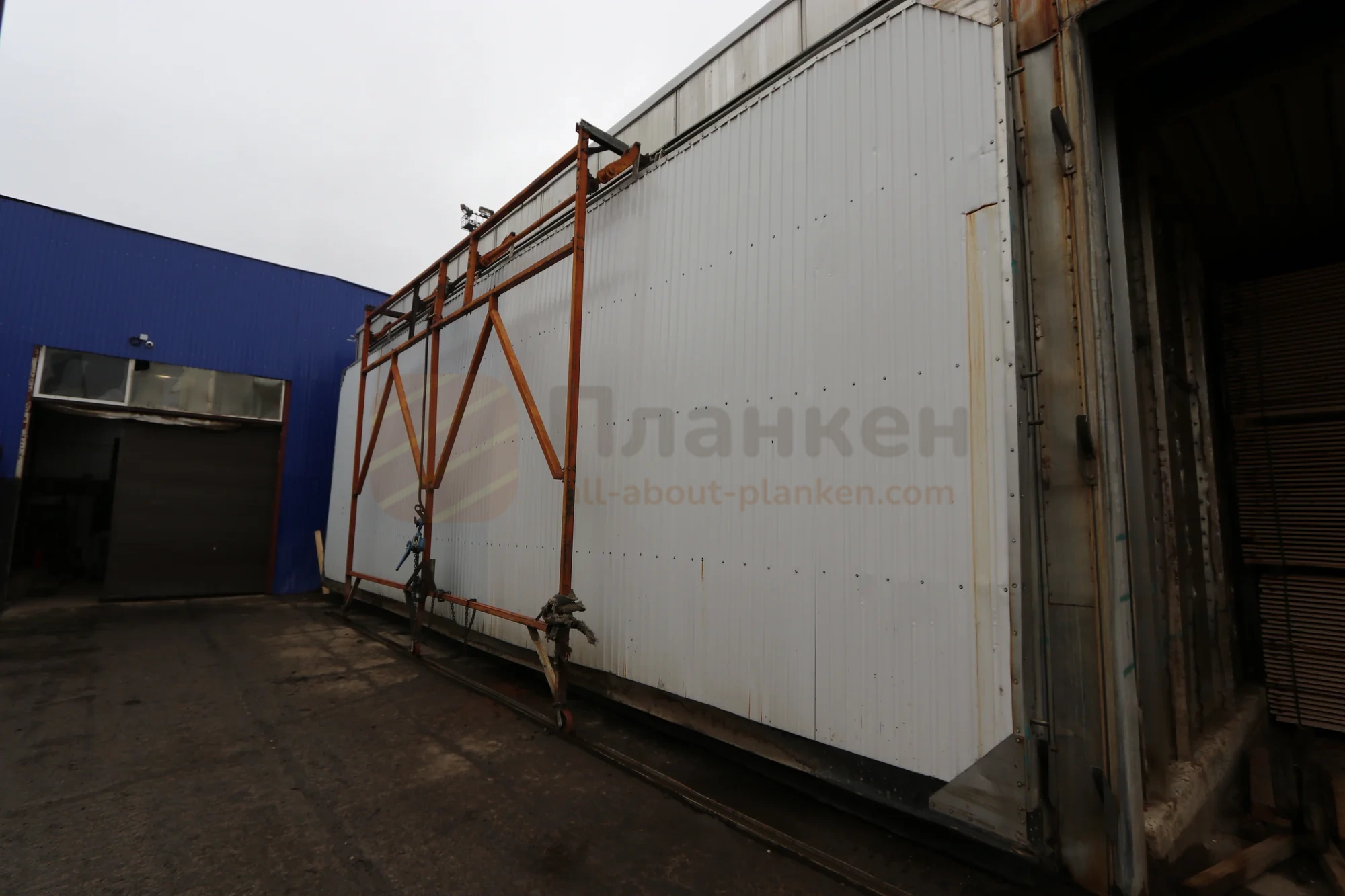 Откатная дверь промышленной сушильной камеры